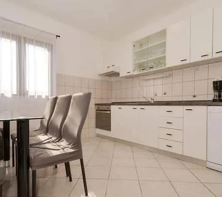 Appartamento Spacious For 20 With Heated Pool And Stunning Views Traù
