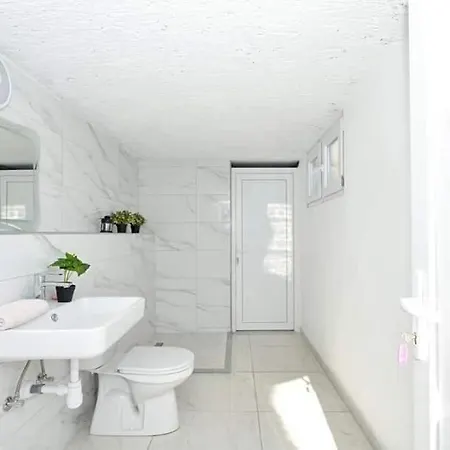 Spacious For 20 With Heated Pool And Stunning Views Appartamento