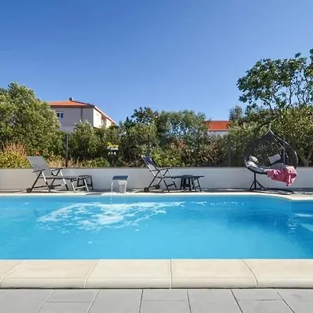 Spacious For 20 With Heated Pool And Stunning Views Traù