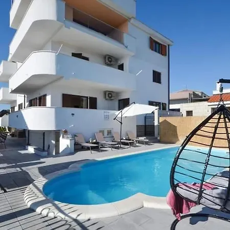 Spacious For 20 With Heated Pool And Stunning Views * Traù