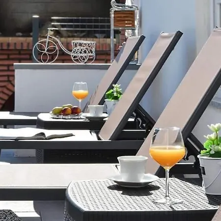 Lejlighed Spacious For 20 With Heated Pool And Stunning Views Trogir