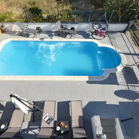 Spacious For 20 With Heated Pool And Stunning Views Appartamento