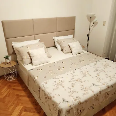 Lejlighed Spacious For 20 With Heated Pool And Stunning Views Trogir