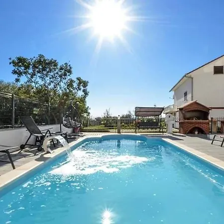 Spacious For 20 With Heated Pool And Stunning Views Traù