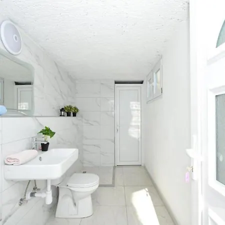 Spacious For 20 With Heated Pool And Stunning Views Appartamento *