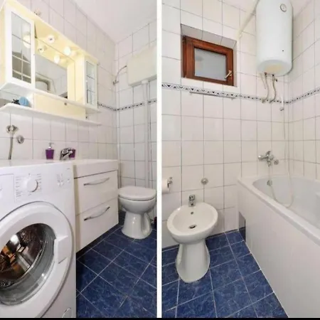 Lejlighed Spacious For 20 With Heated Pool And Stunning Views Trogir