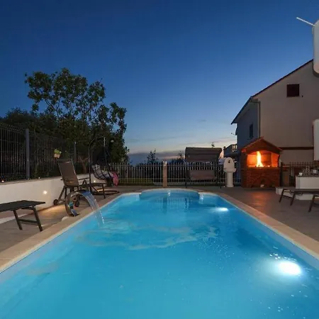 Spacious For 20 With Heated Pool And Stunning Views Traù