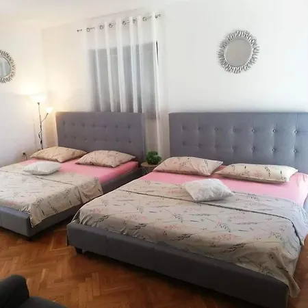 Spacious For 20 With Heated Pool And Stunning Views Appartamento