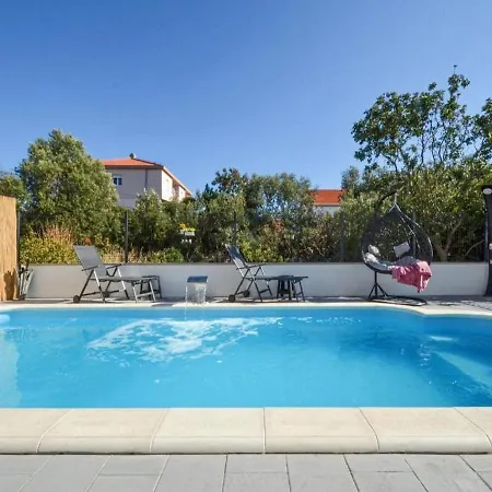 Spacious For 20 With Heated Pool And Stunning Views Appartamento