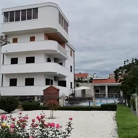 Spacious For 20 With Heated Pool And Stunning Views Apartment *